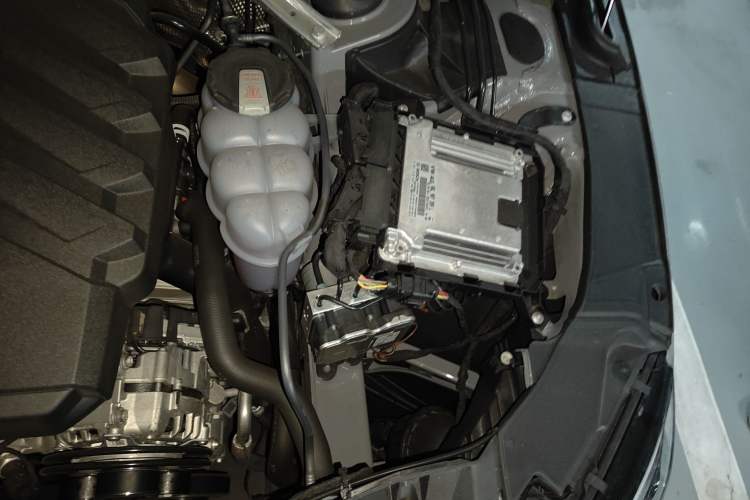 Used Audi A4L 2024 40 TFSI Luxury Dynamic Edition (Starry Night Version) Engine Bay Left