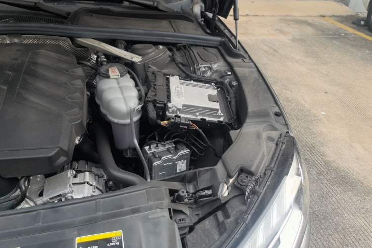 Used Audi A4L 2024 40 TFSI Luxury Dynamic Edition Engine Bay Left