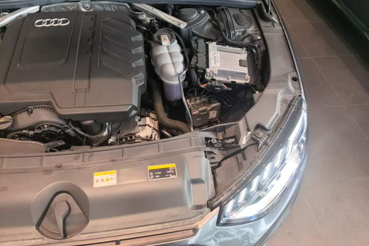 Used Audi A4L 2024 40 TFSI Luxury Dynamic Edition Engine Bay Left
