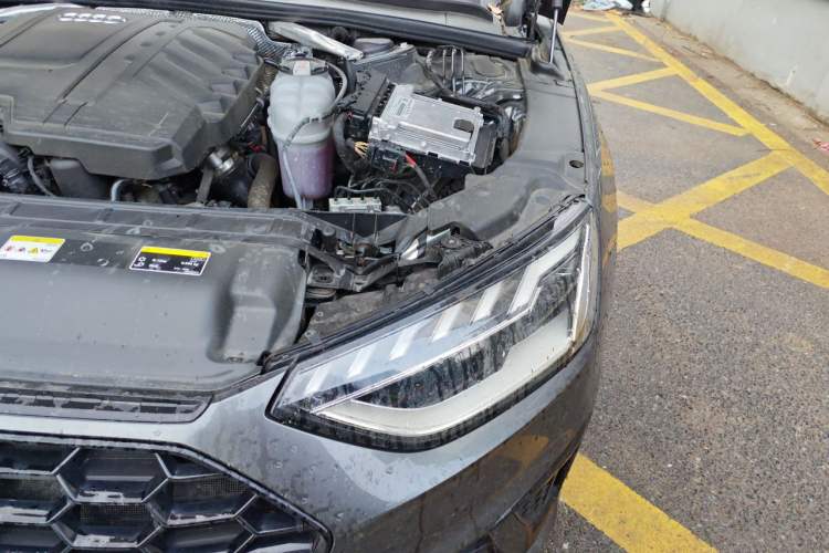 Used Audi A4L 2024 40 TFSI Luxury Dynamic Edition Engine Bay Left