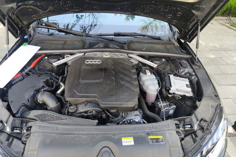 Used Audi A4L 2024 40 TFSI Fashion Dynamic Model Engine Bay