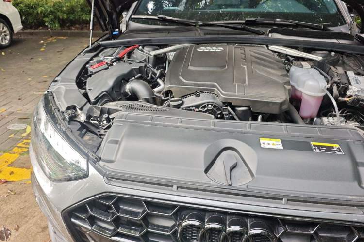 Used Audi A4L 2024 40 TFSI Luxury Dynamic Edition (Starry Night Version) Engine Bay Right