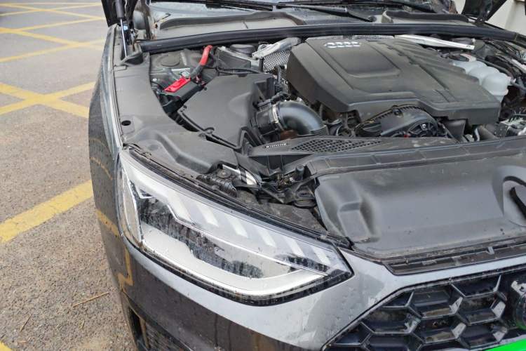Used Audi A4L 2024 40 TFSI Luxury Dynamic Edition Engine Bay Right
