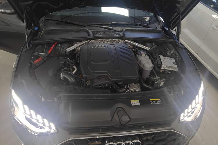Used Audi A4L 2024 40 TFSI Fashion Dynamic Model Engine Bay