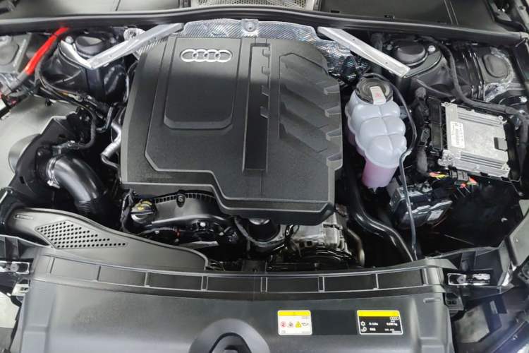 Used Audi A4L 2024 40 TFSI Fashion Dynamic Model Engine Bay