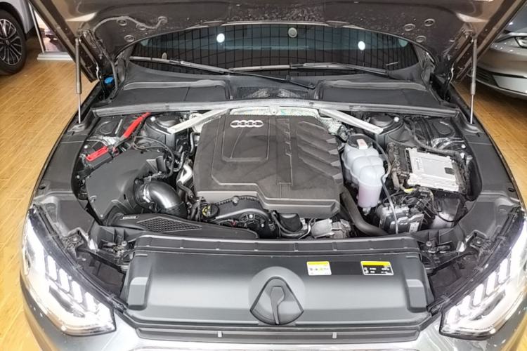Used Audi A4L 2024 40 TFSI Fashion Dynamic Model Engine Bay