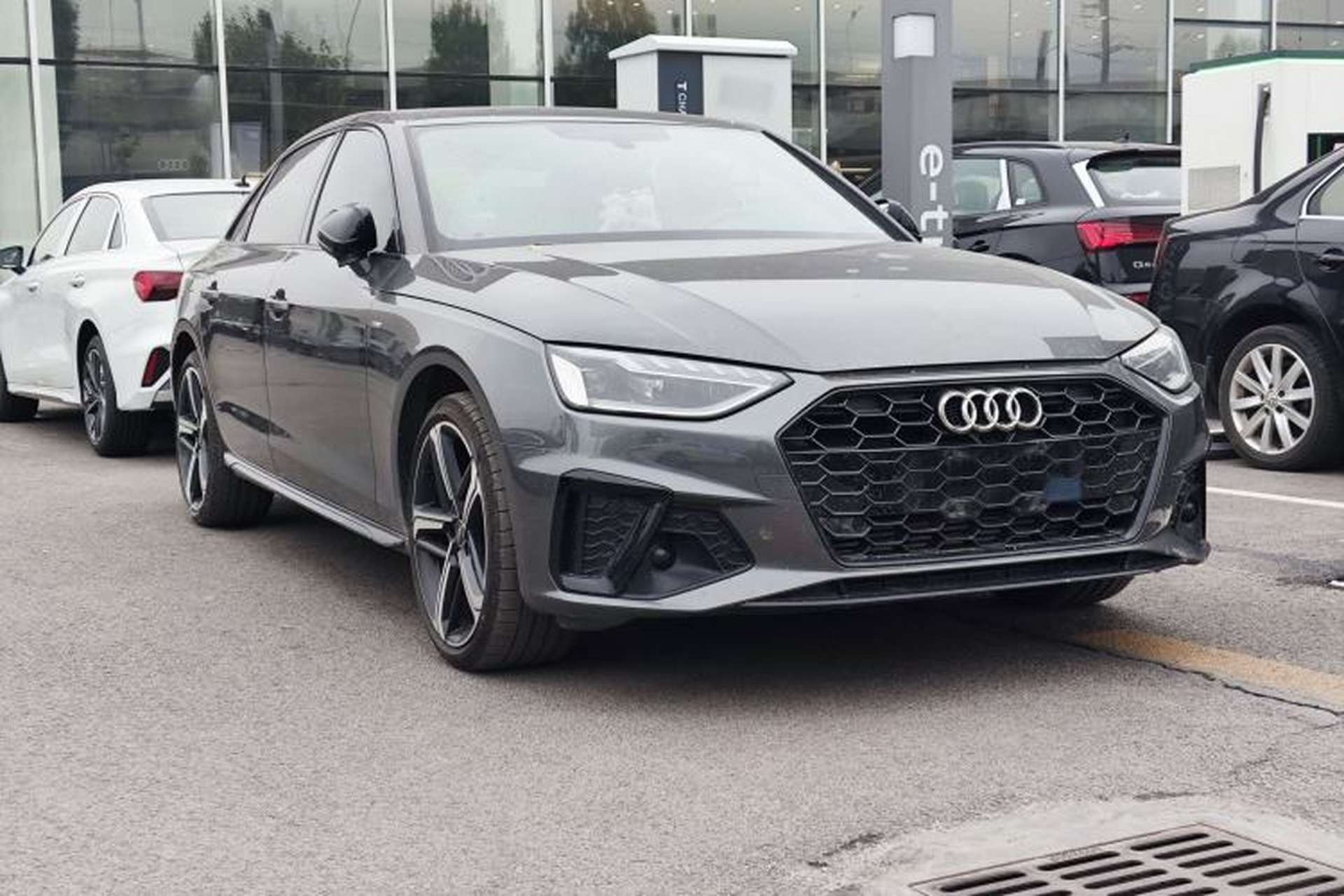 Used Audi A4L 2024 40 TFSI Luxury Dynamic Edition Front Right 45 Deg