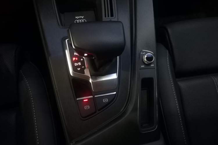 Used Audi A4L 2024 40 TFSI Fashion Dynamic Model Gear Lever