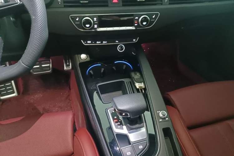 Used Audi A4L 2024 40 TFSI Luxury Dynamic Edition Gear Lever