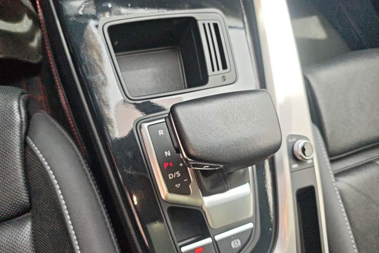 Used Audi A4L 2024 40 TFSI Fashion Dynamic Model Gear Lever