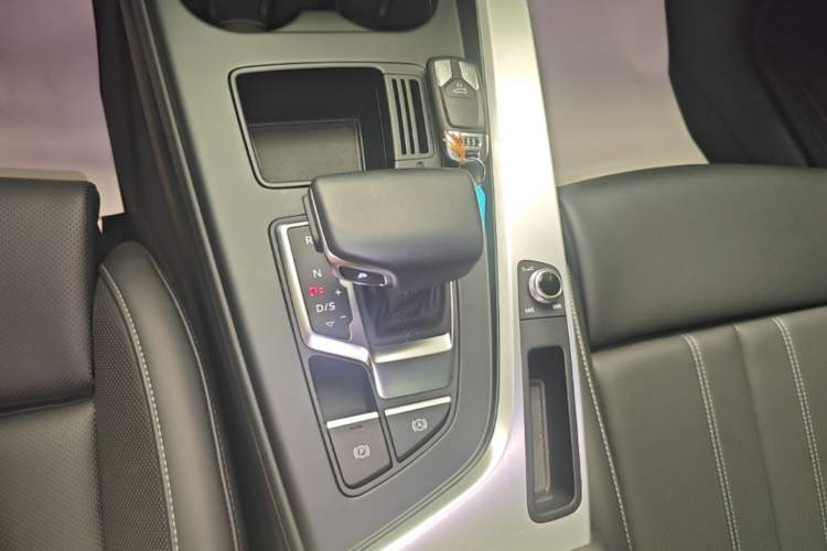 Used Audi A4L 2024 40 TFSI Fashion Dynamic Model Gear Lever