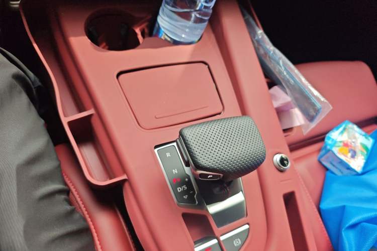 Used Audi A4L 2024 40 TFSI Luxury Dynamic Edition (Starry Night Version) Gear Lever