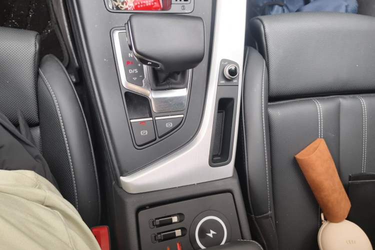 Used Audi A4L 2024 40 TFSI Fashion Dynamic Model Gear Lever