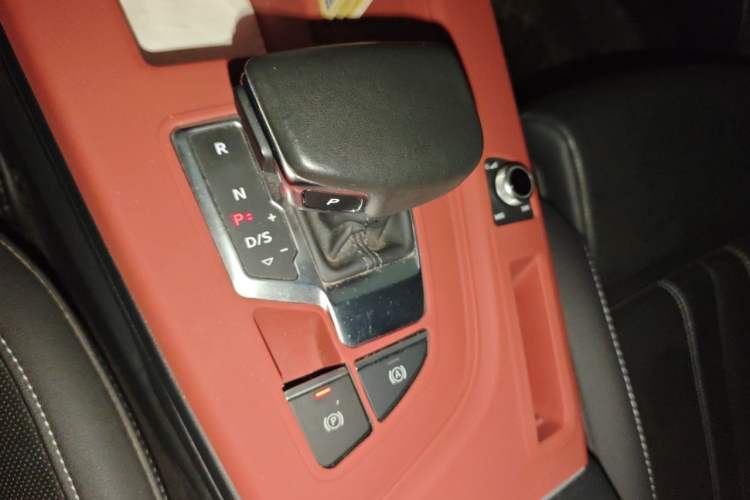 Used Audi A4L 2024 40 TFSI Fashion Dynamic Model Gear Lever