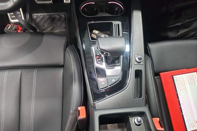 Used Audi A4L 2024 40 TFSI Luxury Dynamic Edition Gear Lever