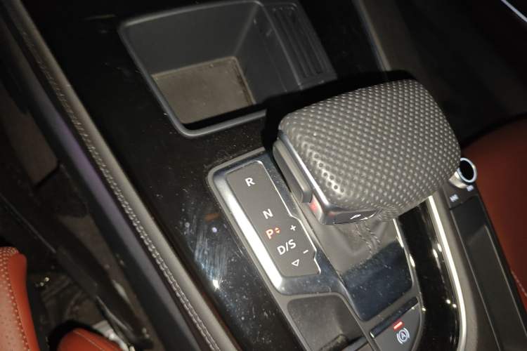 Used Audi A4L 2024 40 TFSI Luxury Dynamic Edition (Starry Night Version) Gear Lever