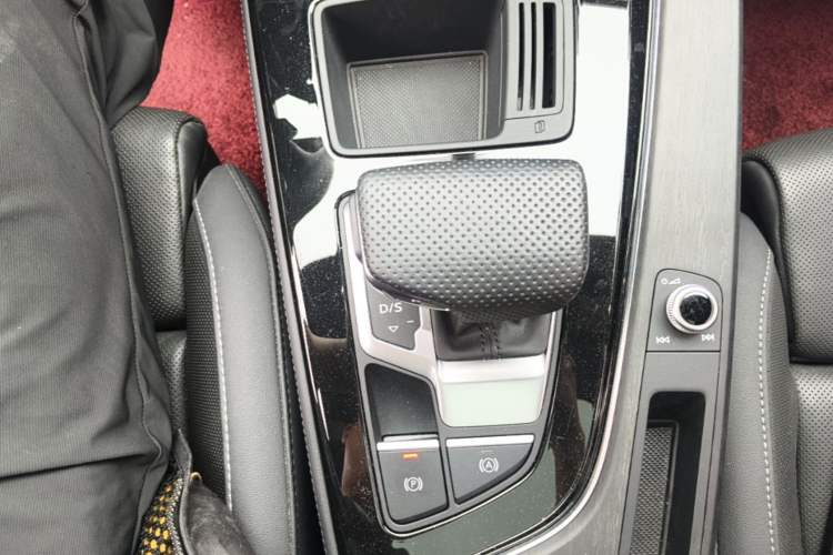 Used Audi A4L 2024 40 TFSI Luxury Dynamic Edition Gear Lever