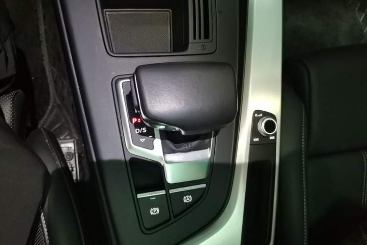 Used Audi A4L 2024 40 TFSI Fashion Dynamic Model Gear Lever