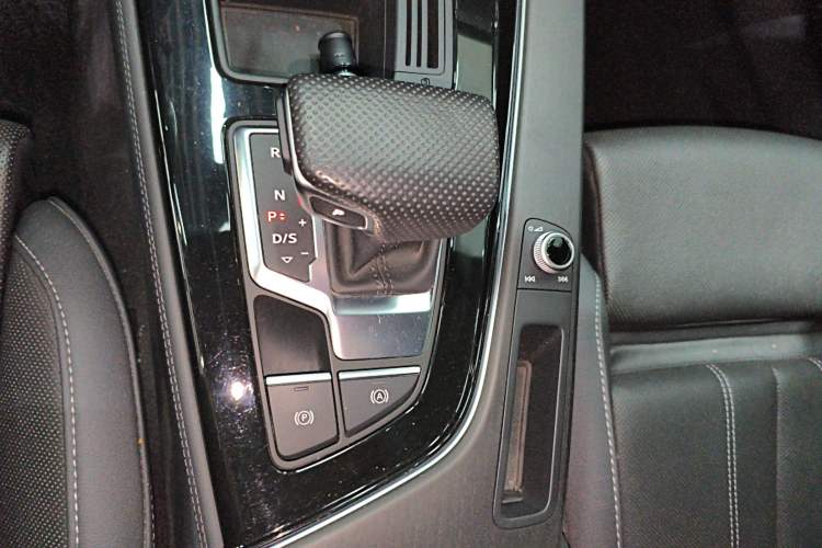 Used Audi A4L 2024 40 TFSI Luxury Dynamic Edition Gear Lever