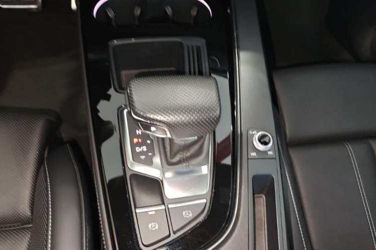 Used Audi A4L 2024 40 TFSI Luxury Dynamic Edition Gear Lever