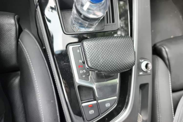 Used Audi A4L 2024 40 TFSI Luxury Dynamic Edition Gear Lever