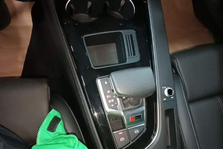 Used Audi A4L 2024 40 TFSI Luxury Dynamic Edition Gear Lever