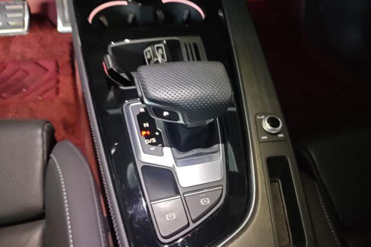 Used Audi A4L 2024 40 TFSI Luxury Dynamic Edition Gear Lever