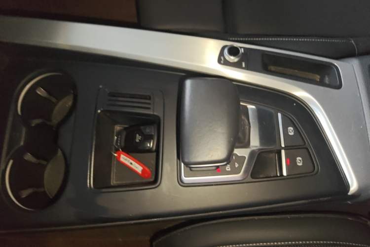 Used Audi A4L 2024 40 TFSI Fashion Dynamic Model Gear Lever