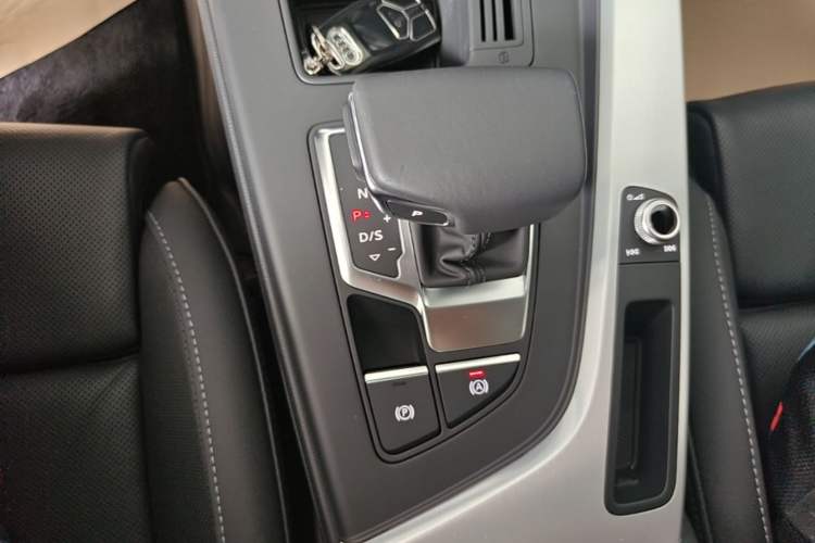 Used Audi A4L 2024 40 TFSI Fashion Dynamic Model Gear Lever
