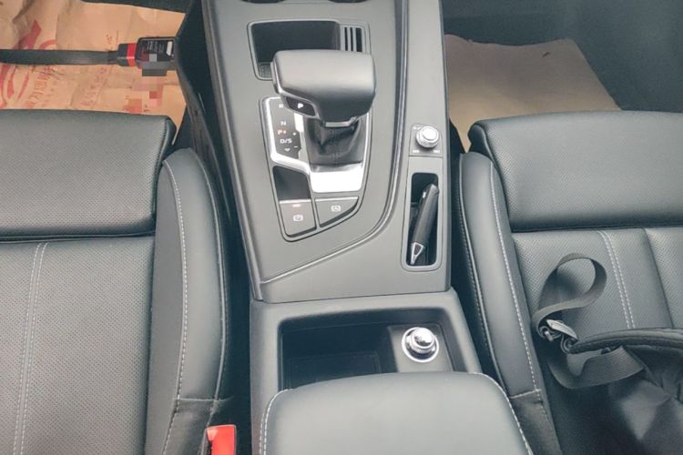 Used Audi A4L 2024 40 TFSI Fashion Dynamic Model Gear Lever