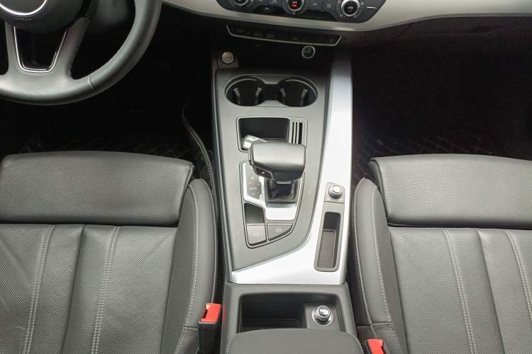 Used Audi A4L 2024 40 TFSI Fashion Dynamic Model Gear Lever