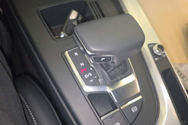 Used Audi A4L 2024 40 TFSI Fashion Dynamic Model Gear Lever
