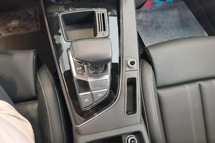 Used Audi A4L 2024 40 TFSI Luxury Dynamic Edition Gear Lever