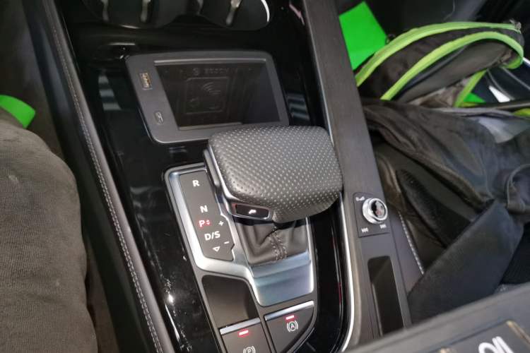 Used Audi A4L 2024 40 TFSI Luxury Dynamic Edition Gear Lever