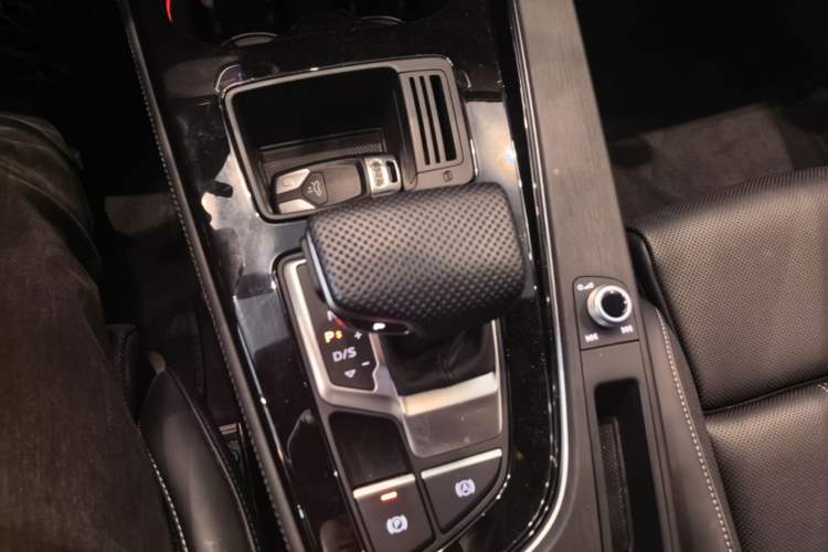 Used Audi A4L 2024 40 TFSI Luxury Dynamic Edition Gear Lever
