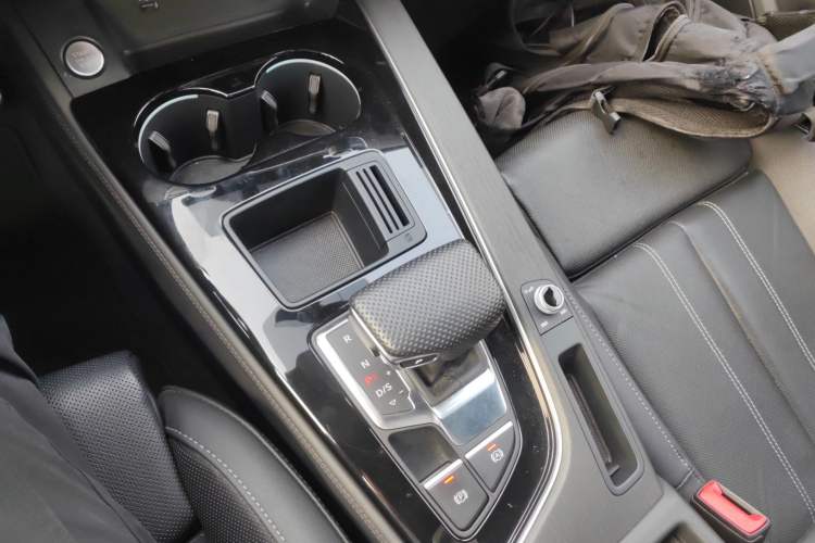 Used Audi A4L 2024 40 TFSI Luxury Dynamic Edition Gear Lever