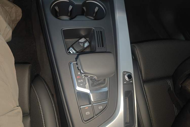 Used Audi A4L 2024 40 TFSI Fashion Dynamic Model Gear Lever