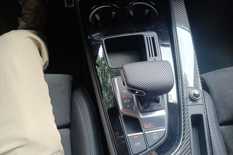 Used Audi A4L 2024 45 TFSI quattro Prestige Dynamic Edition Gear Lever