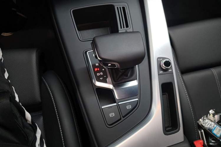 Used Audi A4L 2024 40 TFSI Fashion Dynamic Model Gear Lever