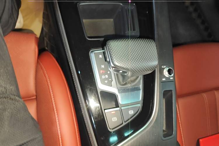 Used Audi A4L 2024 40 TFSI Luxury Dynamic Edition (Starry Night Version) Gear Lever