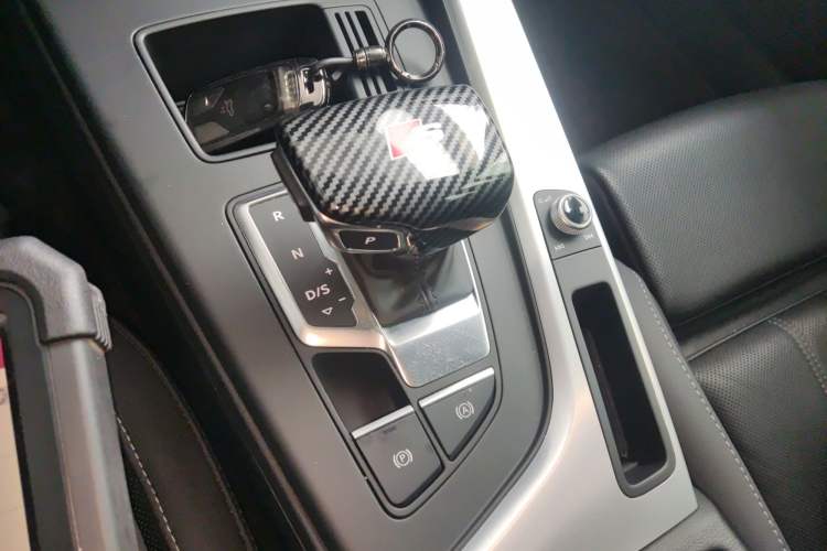 Used Audi A4L 2024 40 TFSI Fashion Dynamic Model Gear Lever