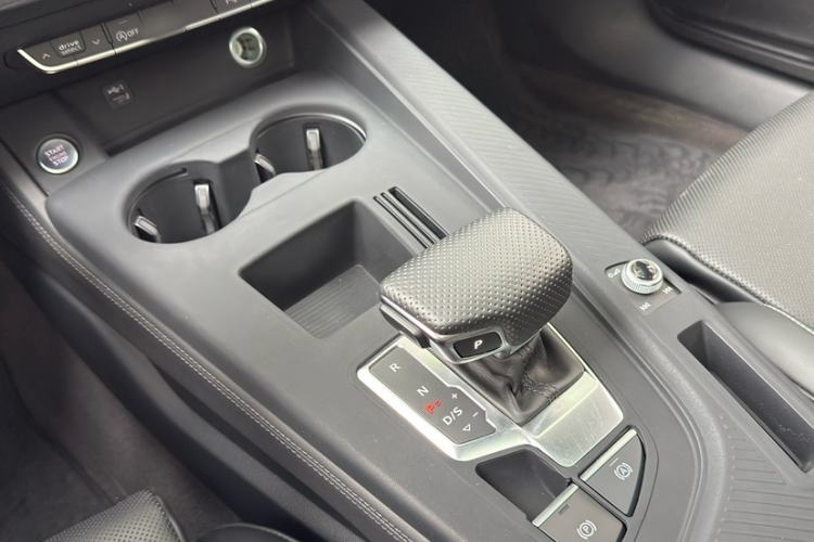 Used Audi A4L 2024 40 TFSI Luxury Dynamic Edition Interior 2