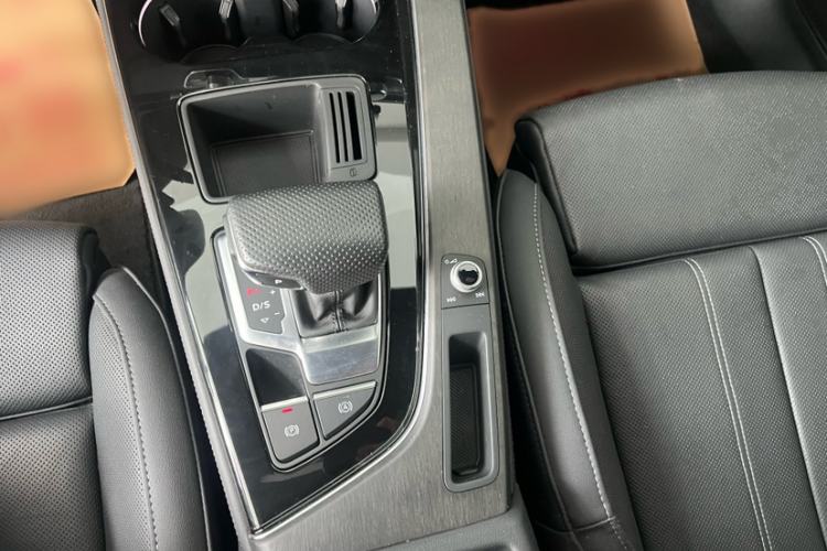 Used Audi A4L 2024 40 TFSI Luxury Dynamic Edition Interior 4
