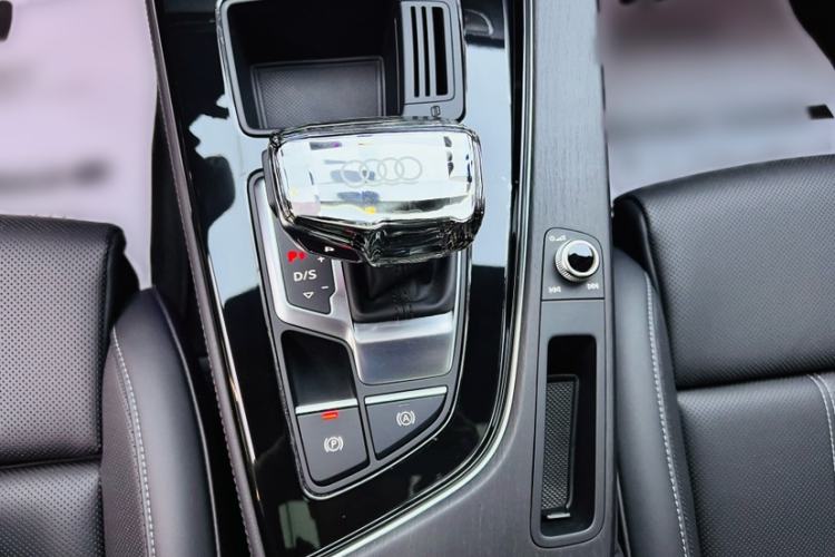 Used Audi A4L 2024 40 TFSI Luxury Dynamic Edition Interior 4