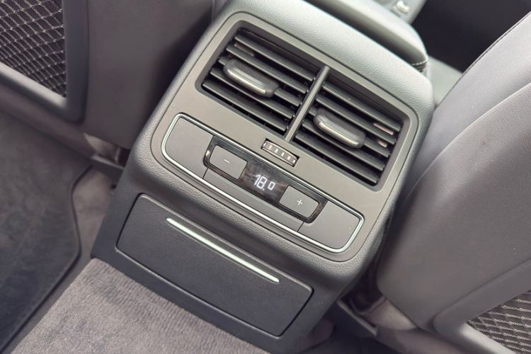 Used Audi A4L 2024 40 TFSI Luxury Dynamic Edition Interior 4