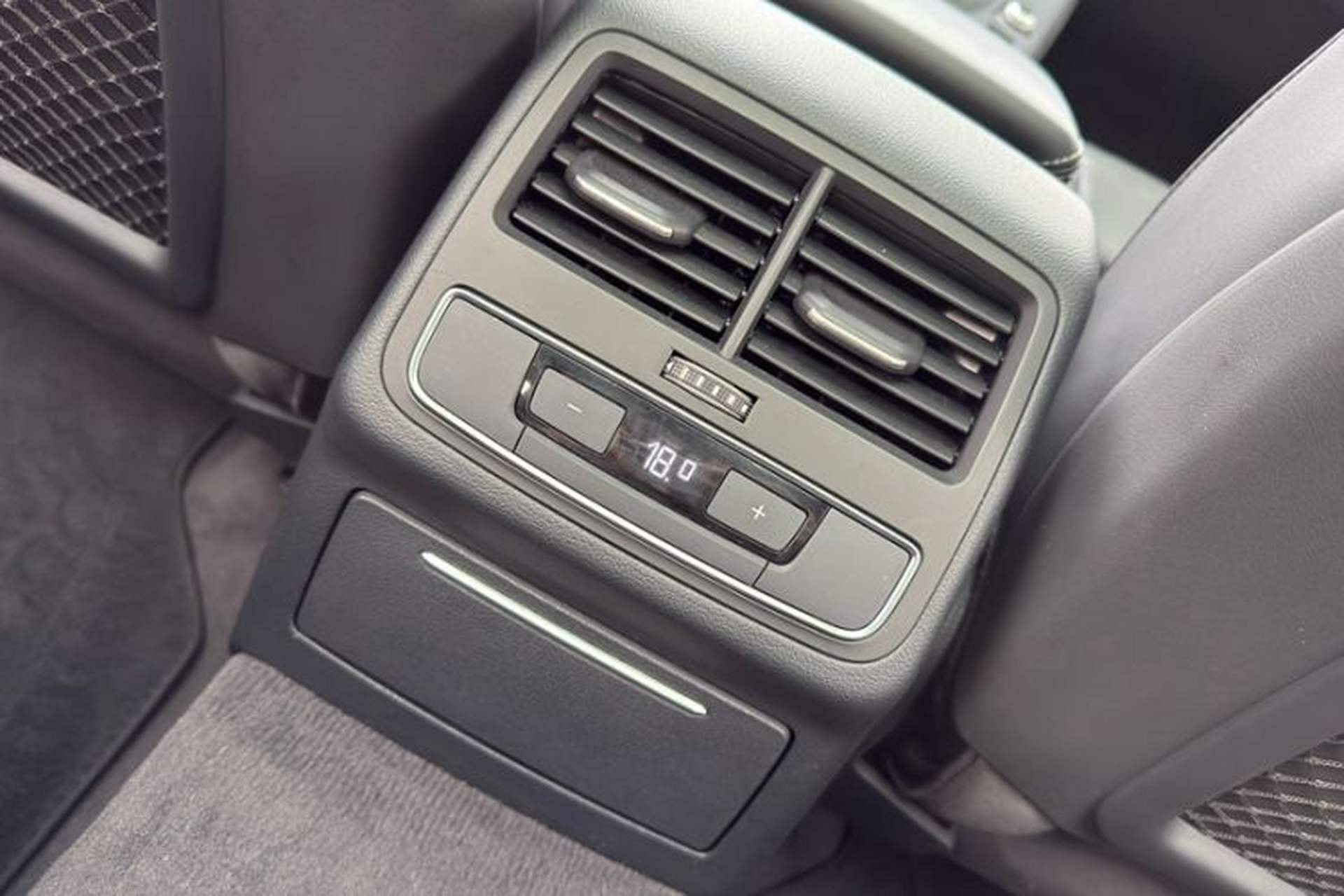 Used Audi A4L 2024 40 TFSI Luxury Dynamic Edition Interior 4