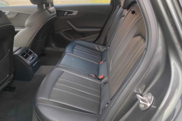 Used Audi A4L 2024 40 TFSI Luxury Dynamic Edition Interior 4