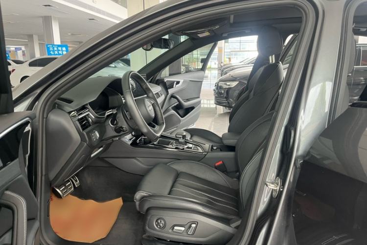 Used Audi A4L 2024 40 TFSI Luxury Dynamic Edition Interior 5