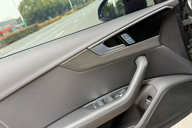 Used Audi A4L 2024 40 TFSI Luxury Dynamic Edition Interior 5
