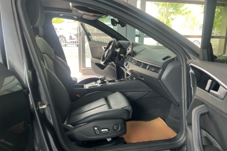 Used Audi A4L 2024 40 TFSI Luxury Dynamic Edition Interior 7